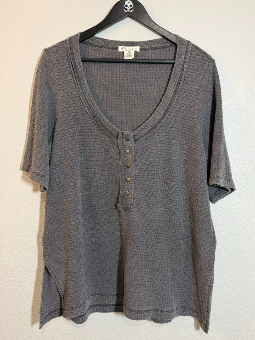 Torrid Festi Charcoal Grey Waffle Knit Henley Top Short Sleeve Womens Size 00